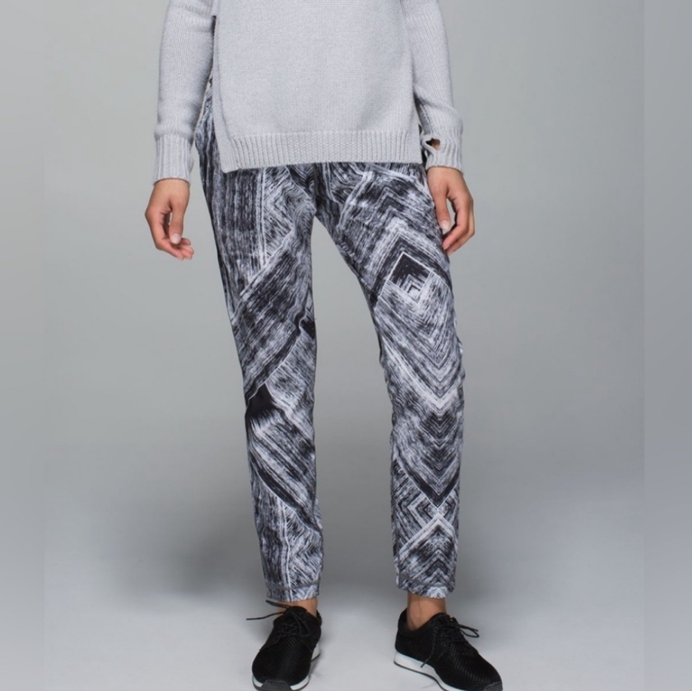 Lululemon Namaskar Featherweight Drawstring Black… - image 6